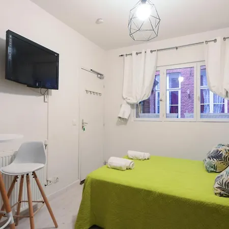 Cozy Studio Close To The Central Apartament